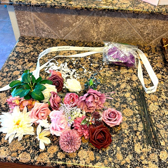 Purple flowers with stems - Picture 1 of 4